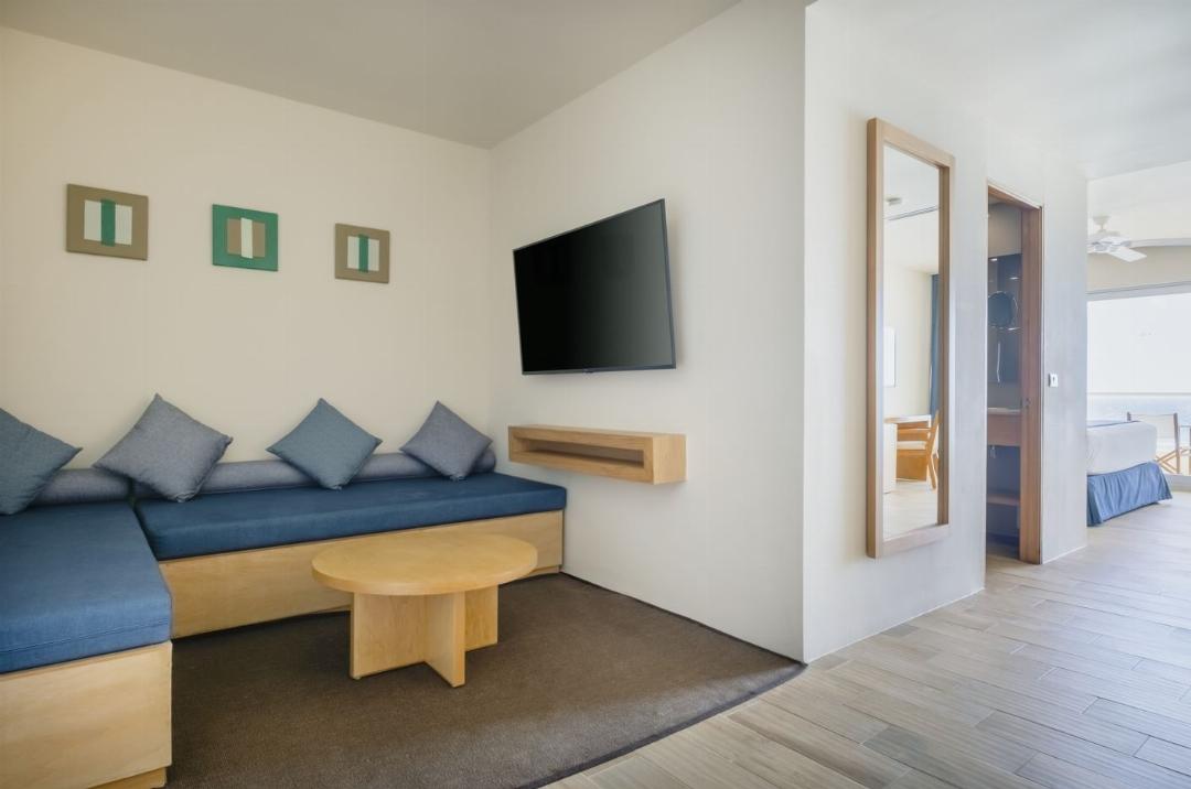 Master Suite Queen Bed