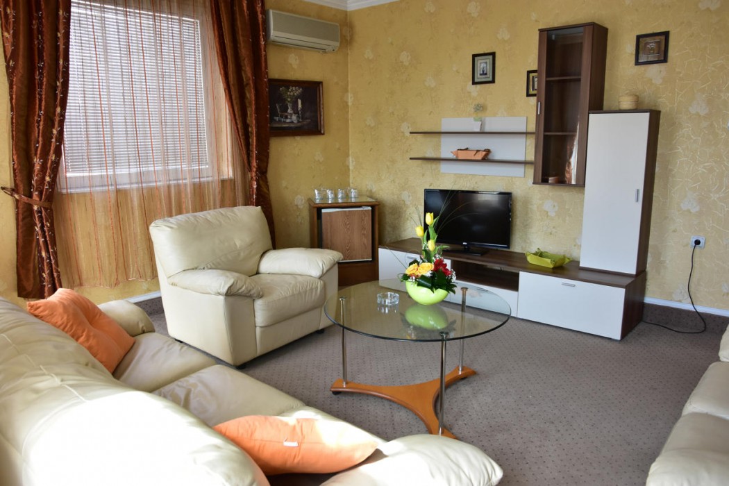 Hotel Lav 24/82