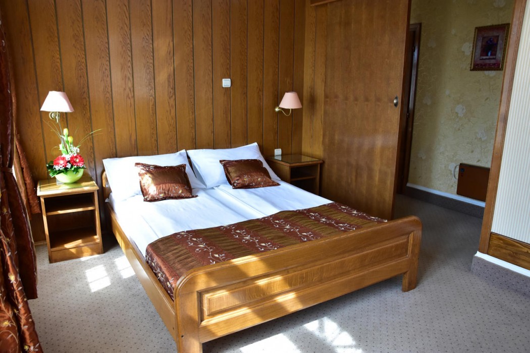 Hotel Lav 28/82