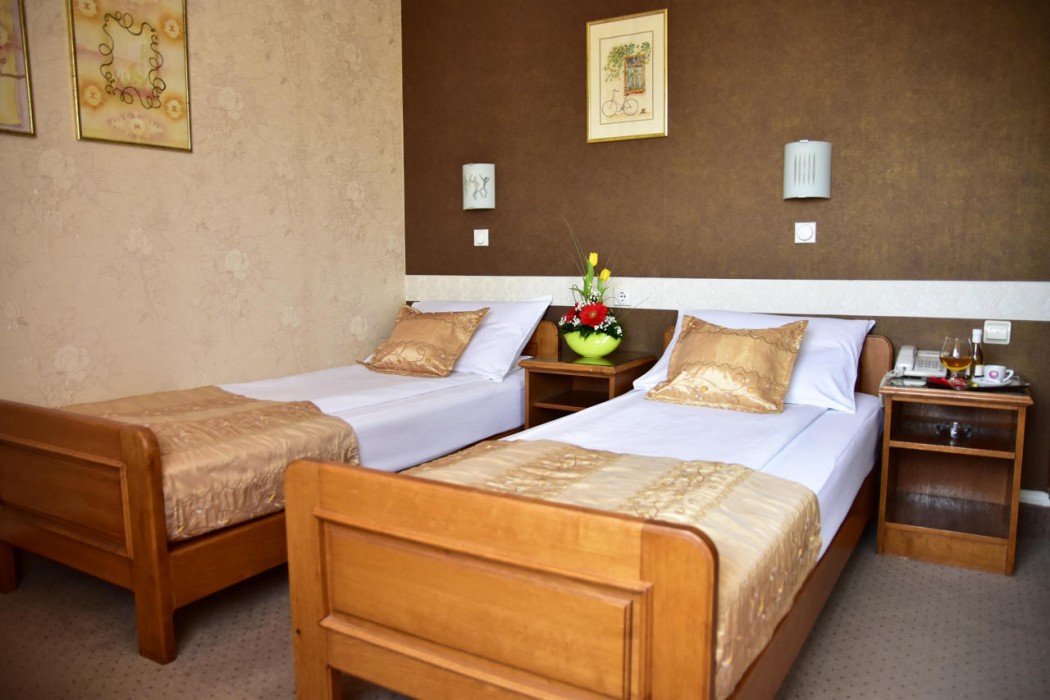 Hotel Lav 32/82