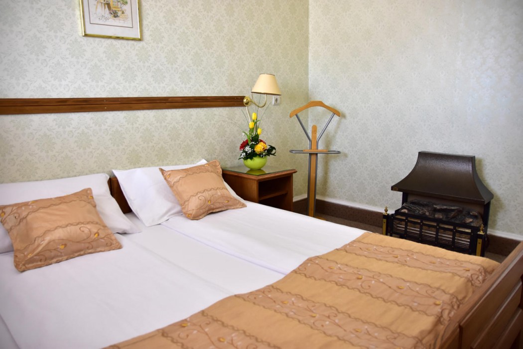 Hotel Lav 48/82