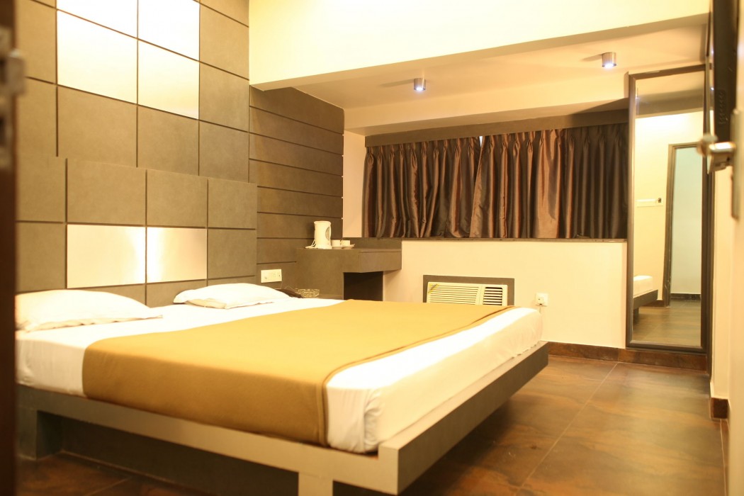 HOTEL TRIMOORTI 4/4