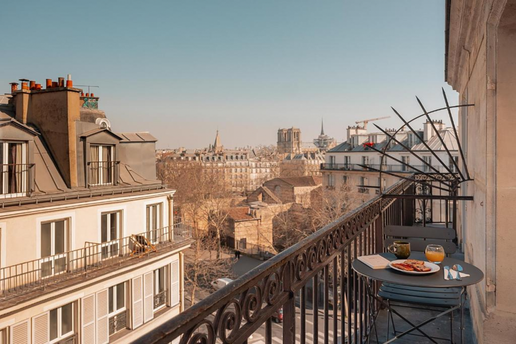 Hotel du Savoir 24/63
